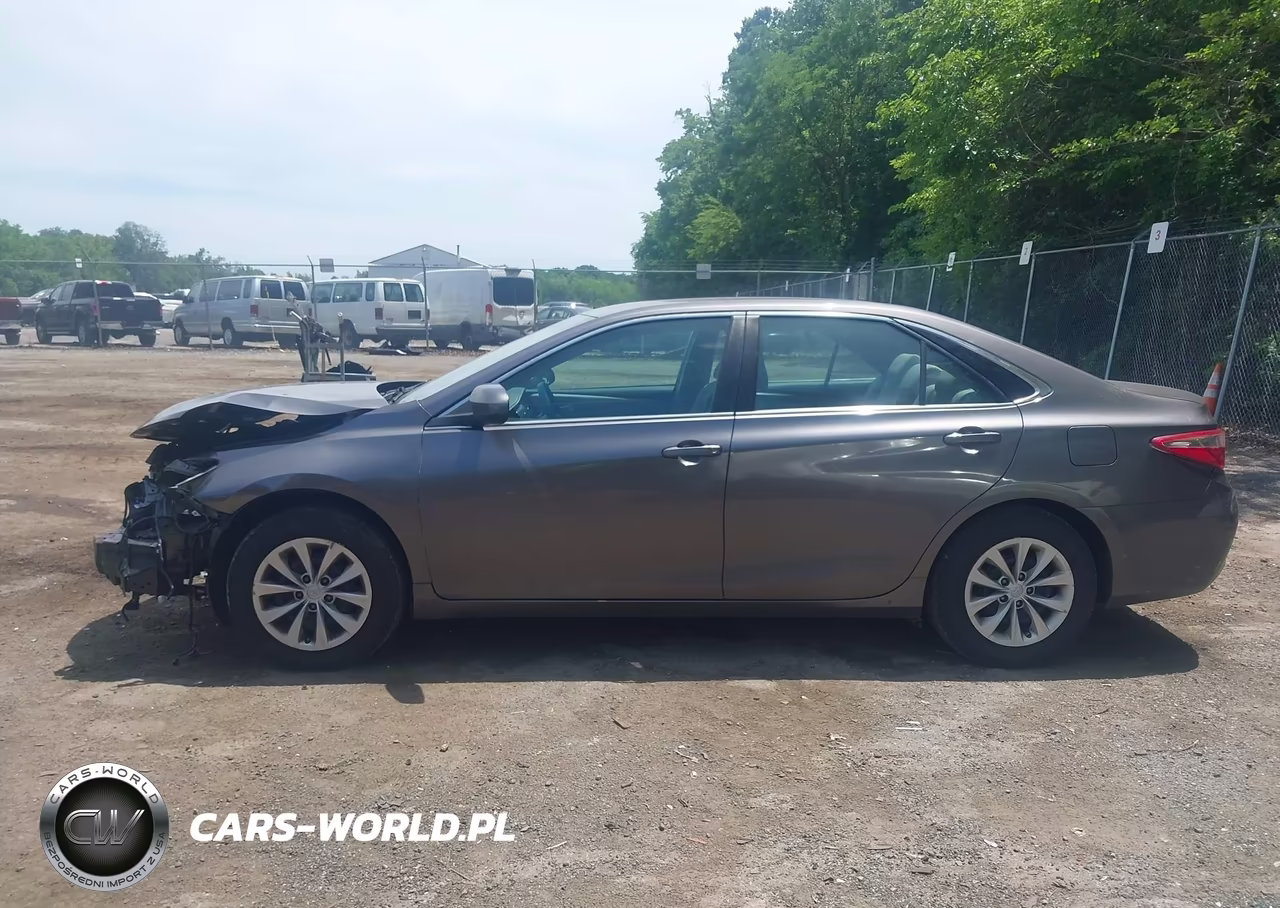 2016 Toyota Camry Le VIN:4T1BF1FKXGU567692 - 14