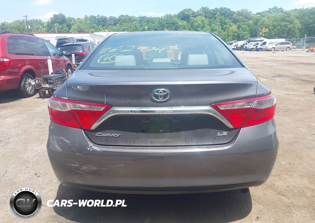 2016 Toyota Camry Le VIN:4T1BF1FKXGU567692 - 16