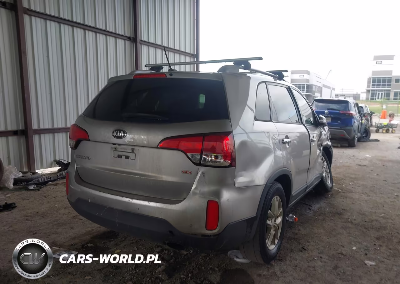 2015 Kia Sorento Lx VIN:5XYKT4A69FG581916 - 4