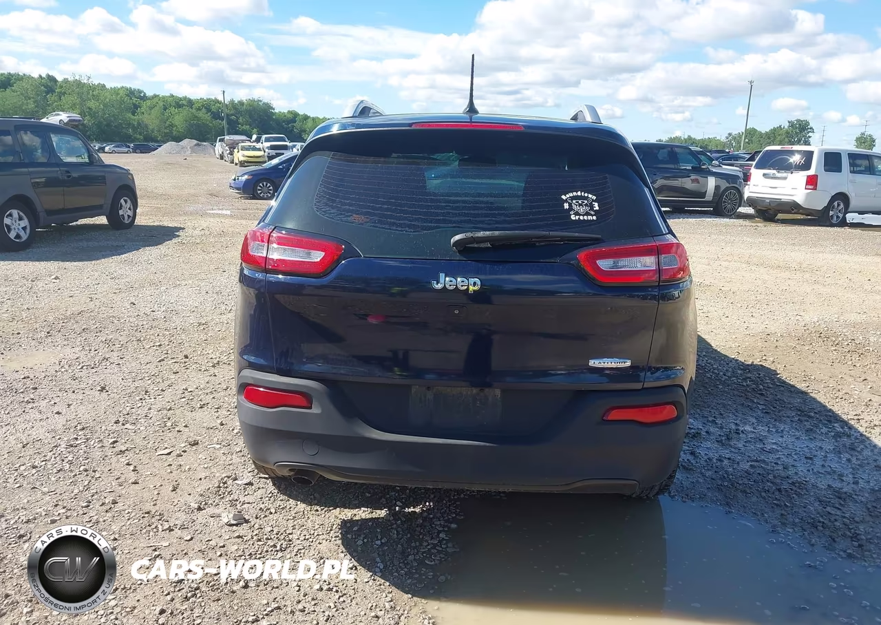 2015 Jeep Cherokee Latitude VIN:1C4PJLCB0FW683639 - 16