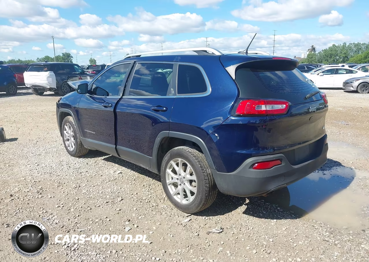 2015 Jeep Cherokee Latitude VIN:1C4PJLCB0FW683639 - 3