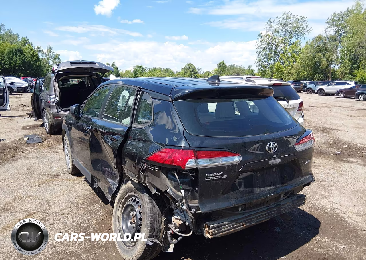2022 Toyota Corolla Cross L VIN:7MUAAABG6NV004663 - 3