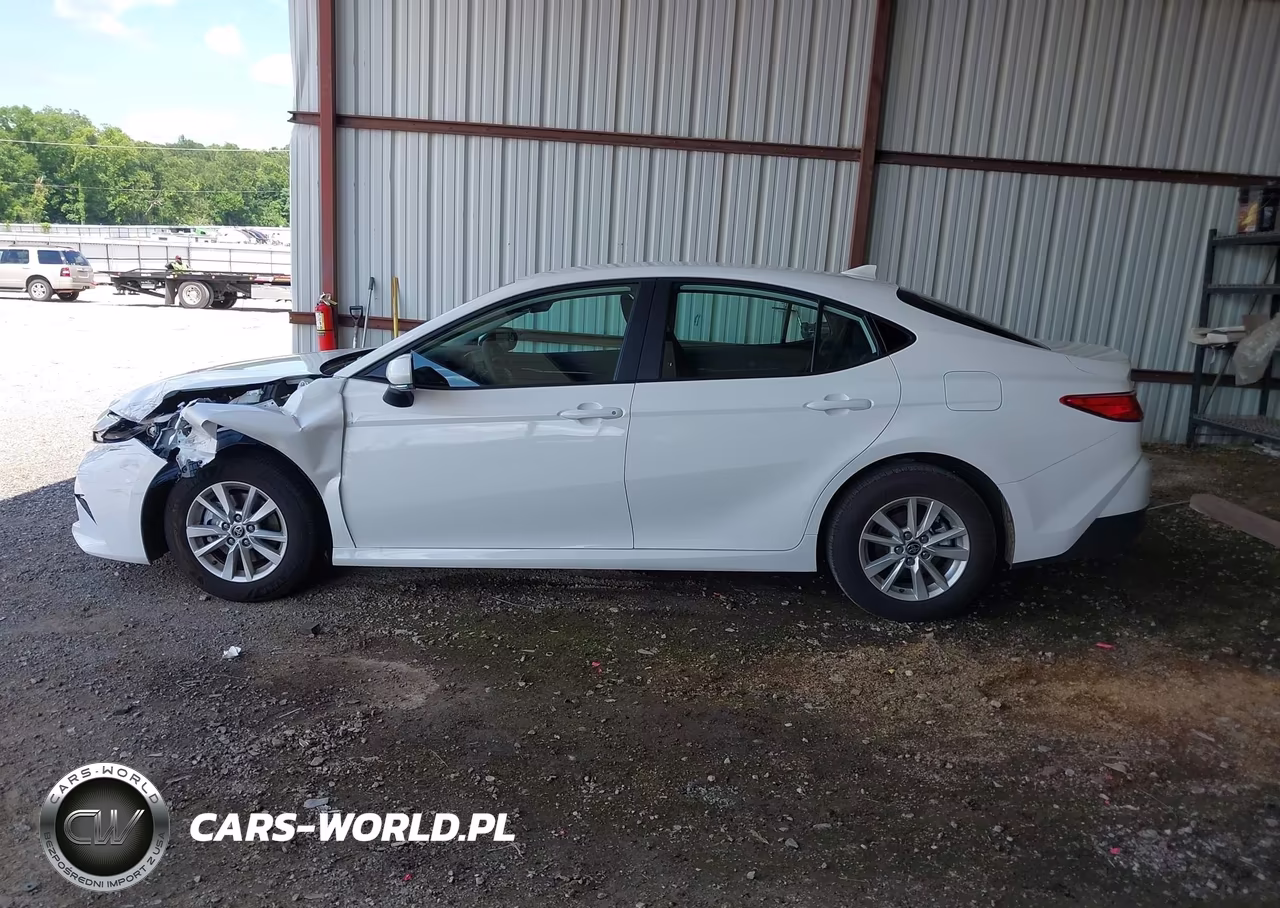 2026 Toyota Camry Le VIN:4T1DAACKXTU266930 - 15