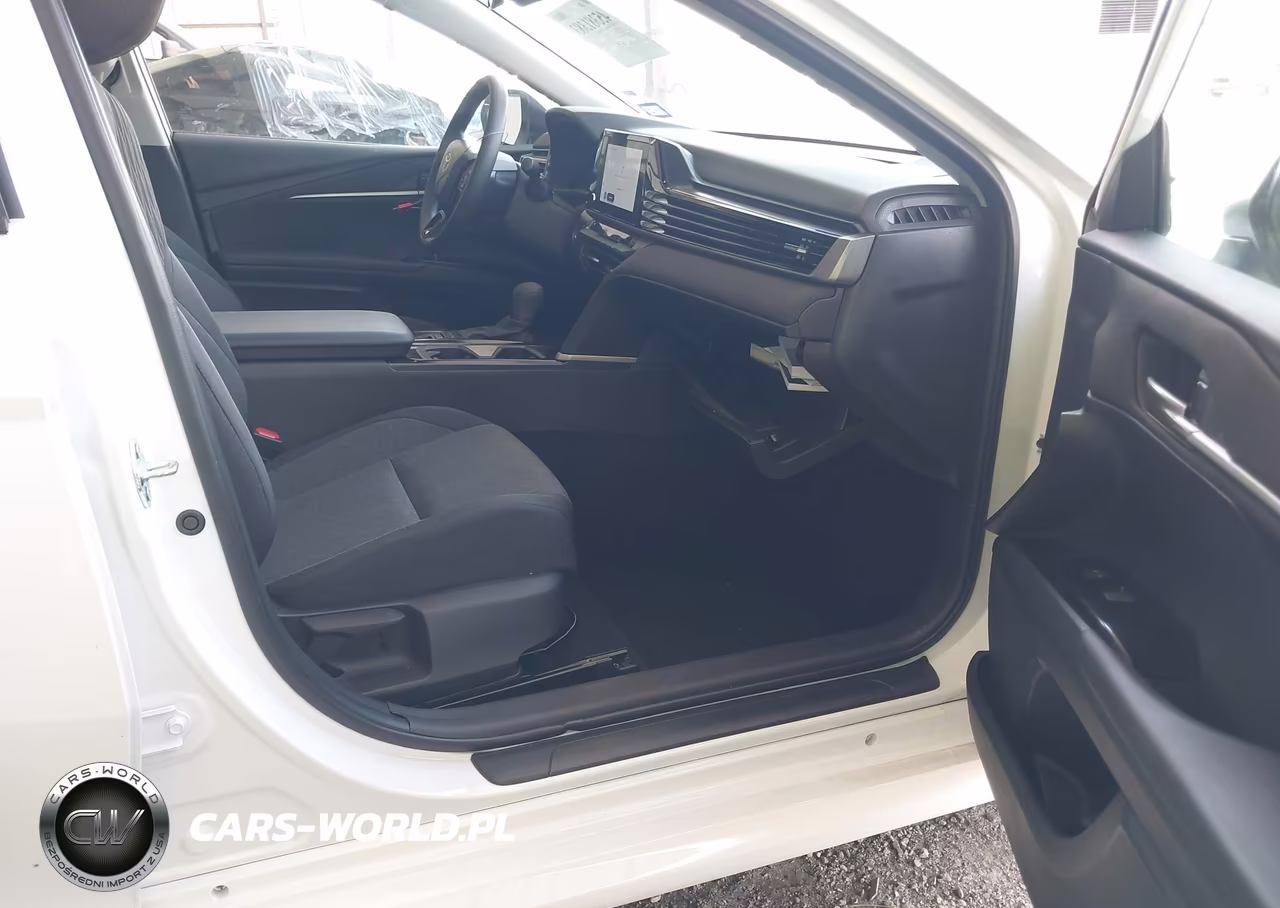 2026 Toyota Camry Le VIN:4T1DAACKXTU266930 - 5