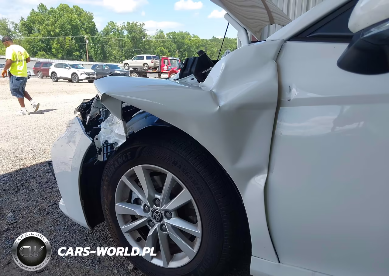 2026 Toyota Camry Le VIN:4T1DAACKXTU266930 - 6