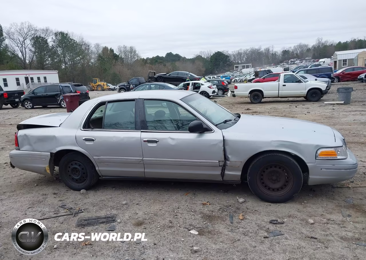 2001 Ford Crown Victoria VIN:2FAFP73W31X121323 - 13