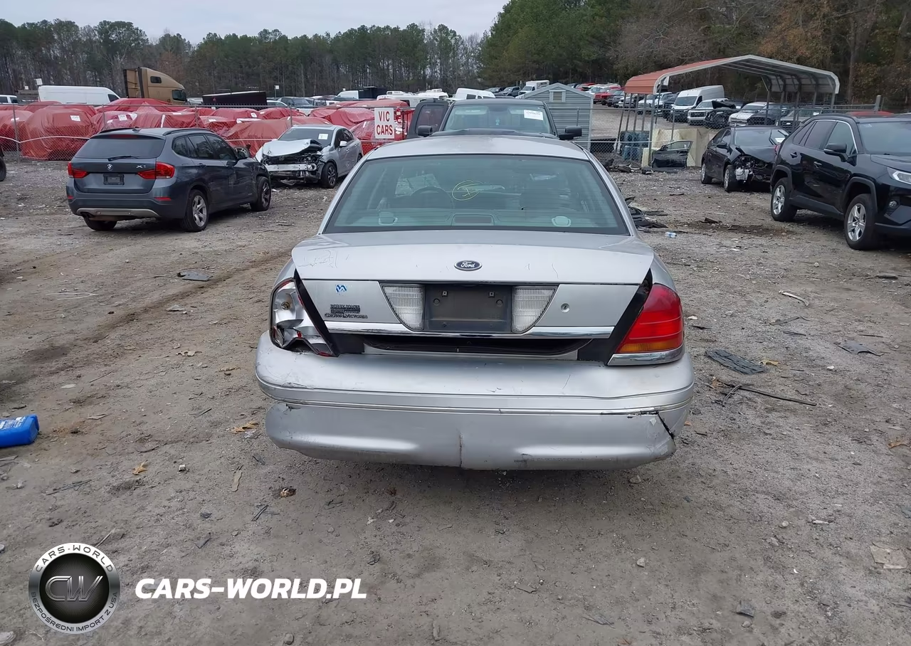 2001 Ford Crown Victoria VIN:2FAFP73W31X121323 - 16
