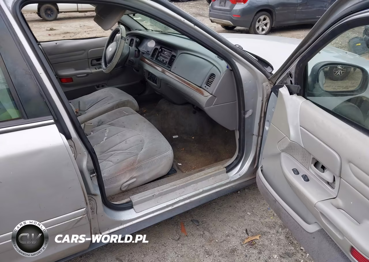 2001 Ford Crown Victoria VIN:2FAFP73W31X121323 - 5