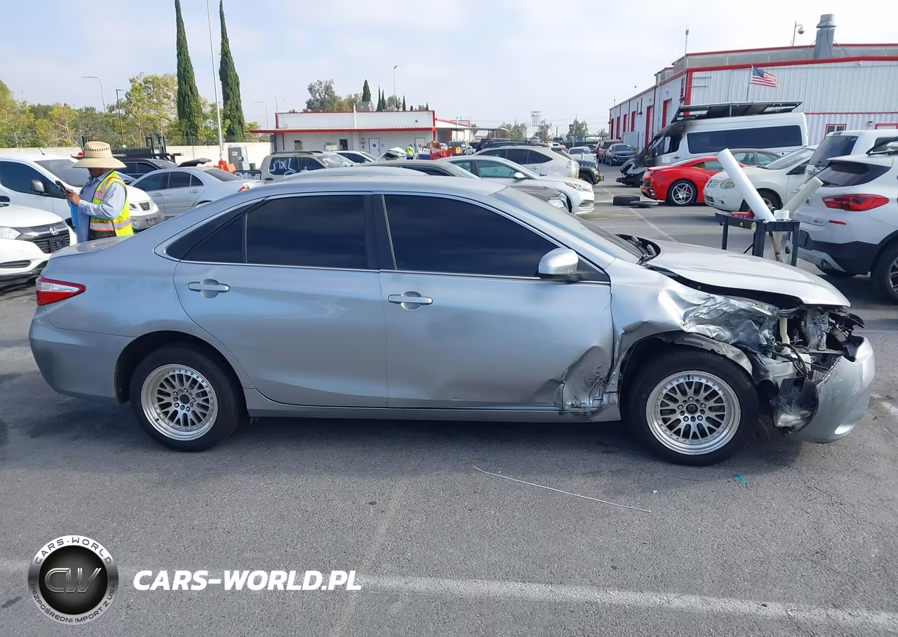 2015 Toyota Camry Le VIN:4T1BF1FK2FU057741 - 15