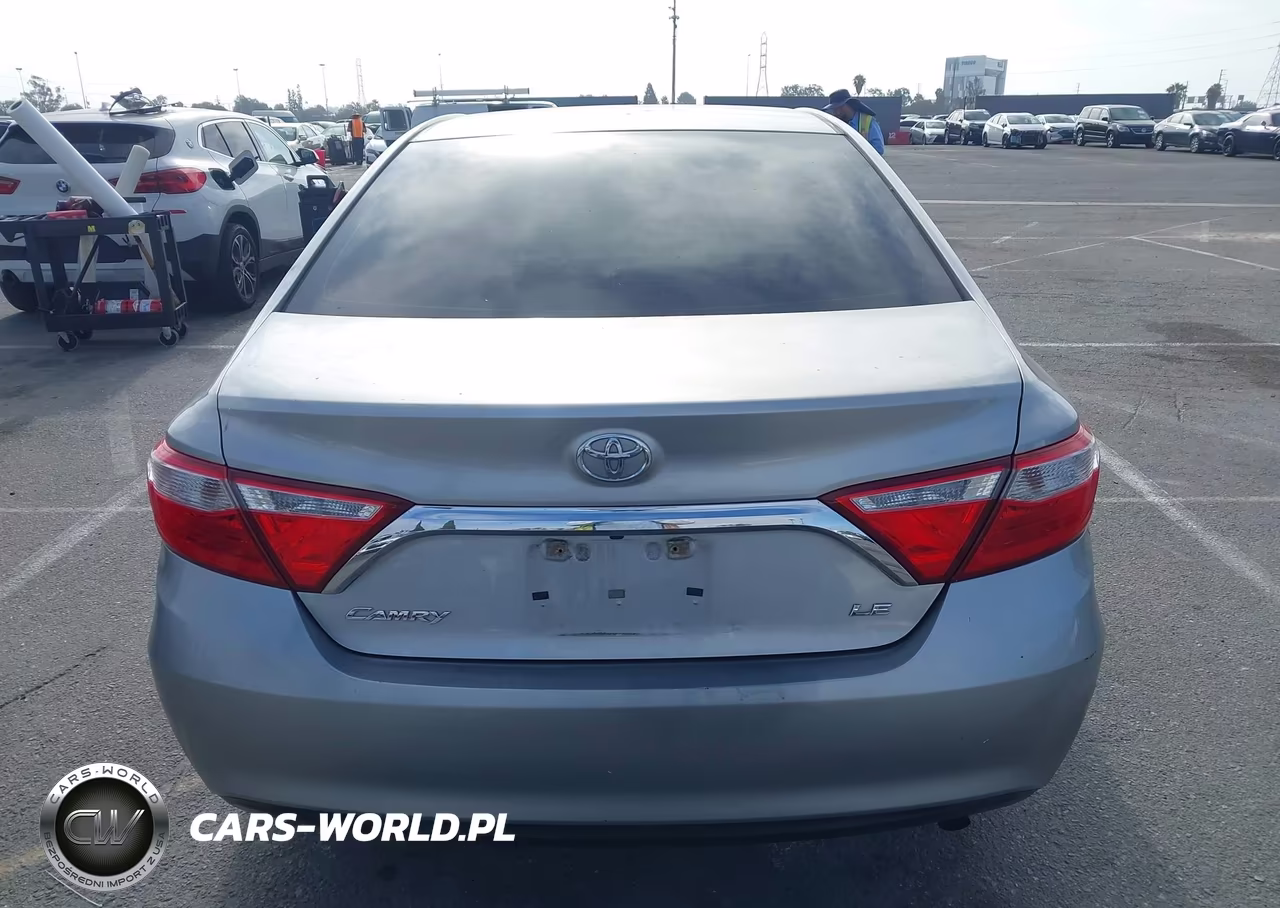 2015 Toyota Camry Le VIN:4T1BF1FK2FU057741 - 18