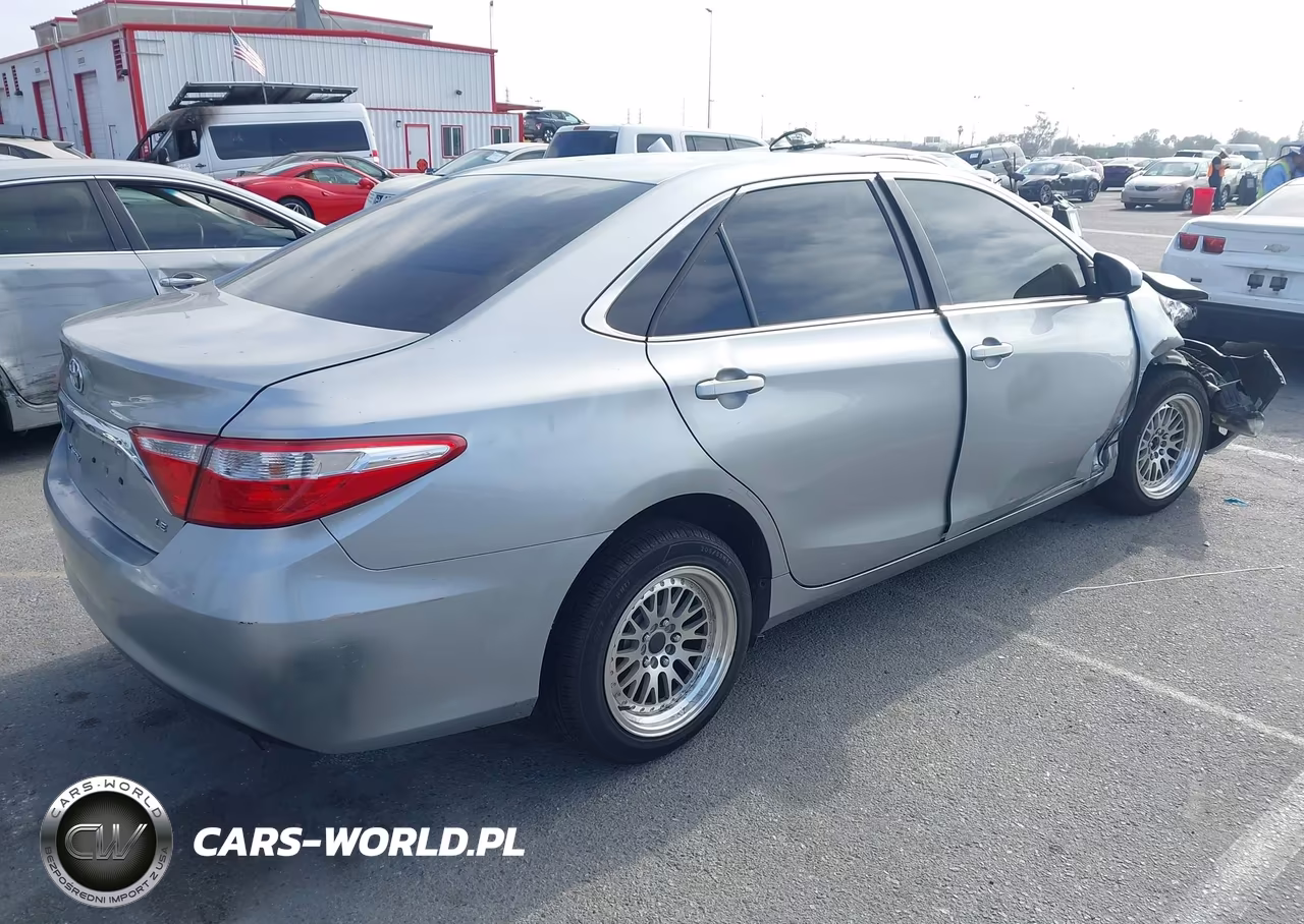 2015 Toyota Camry Le VIN:4T1BF1FK2FU057741 - 4