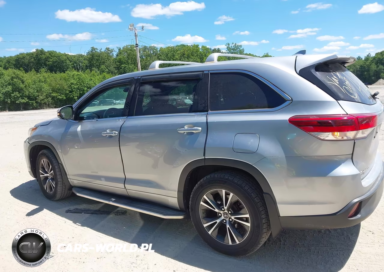 2017 Toyota Highlander Le Plus VIN:5TDBZRFH8HS391150 - 14