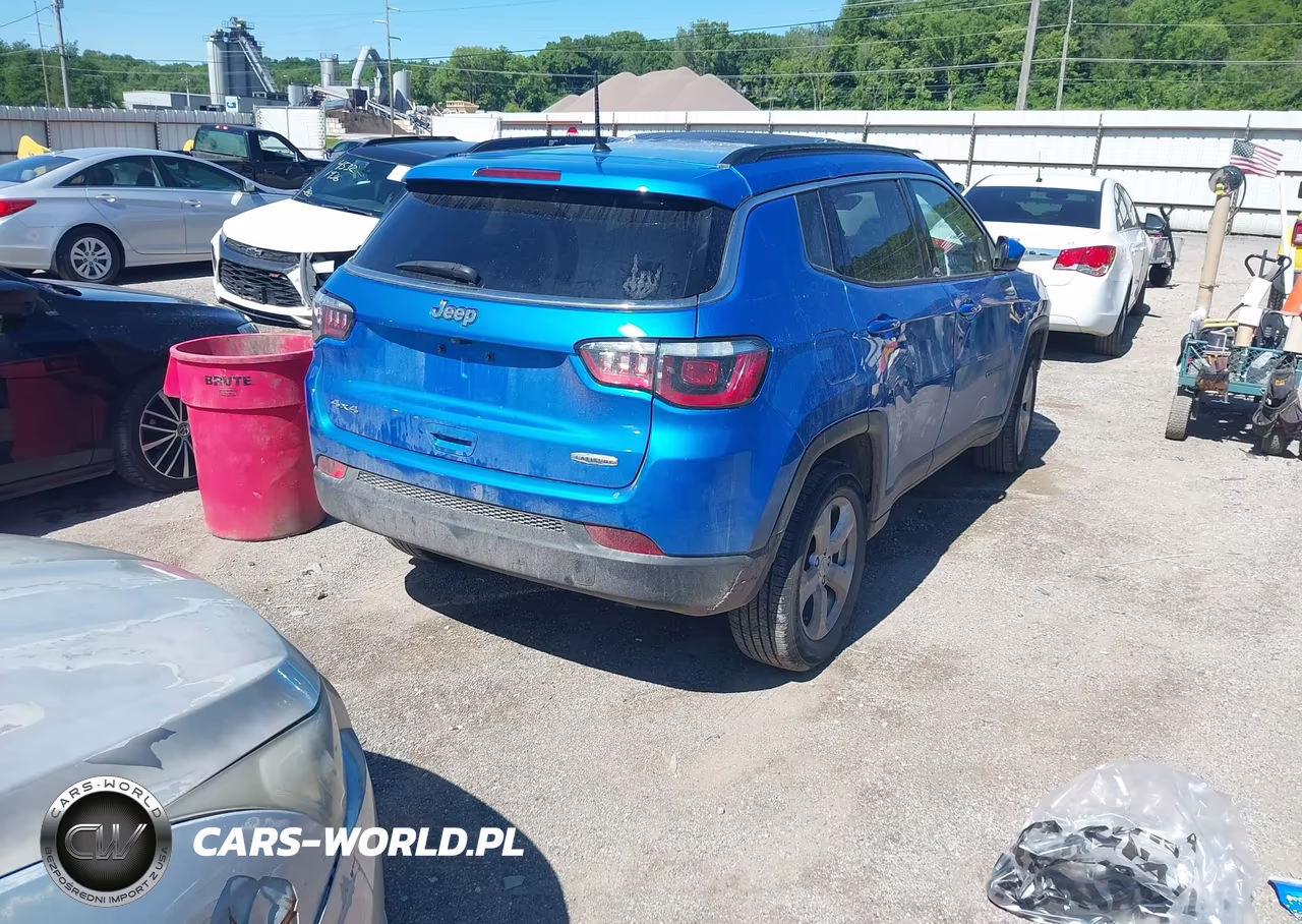 2018 Jeep Compass Latitude 4X4 VIN:3C4NJDBB4JT144275 - 4
