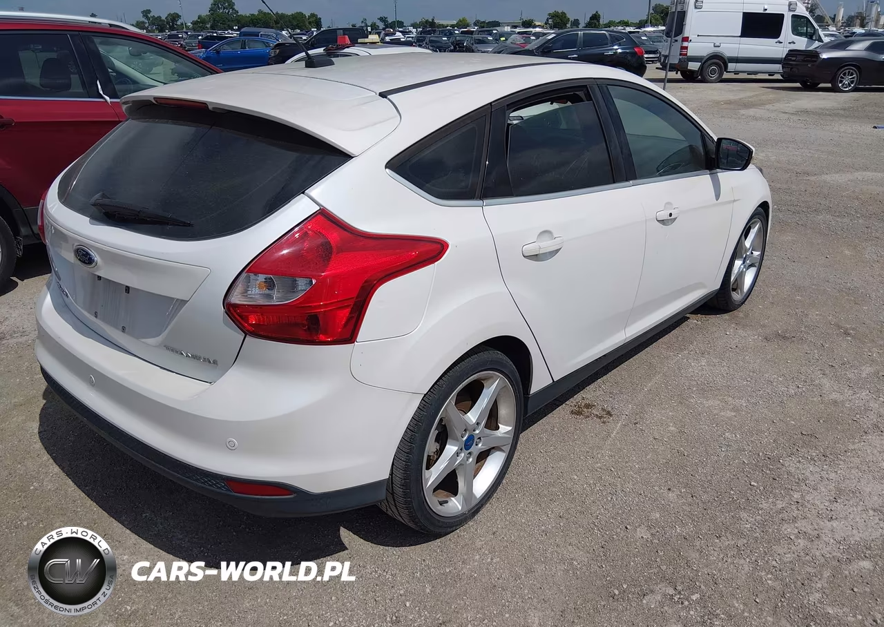 2013 Ford Focus Titanium VIN:1FADP3N28DL301392 - 4