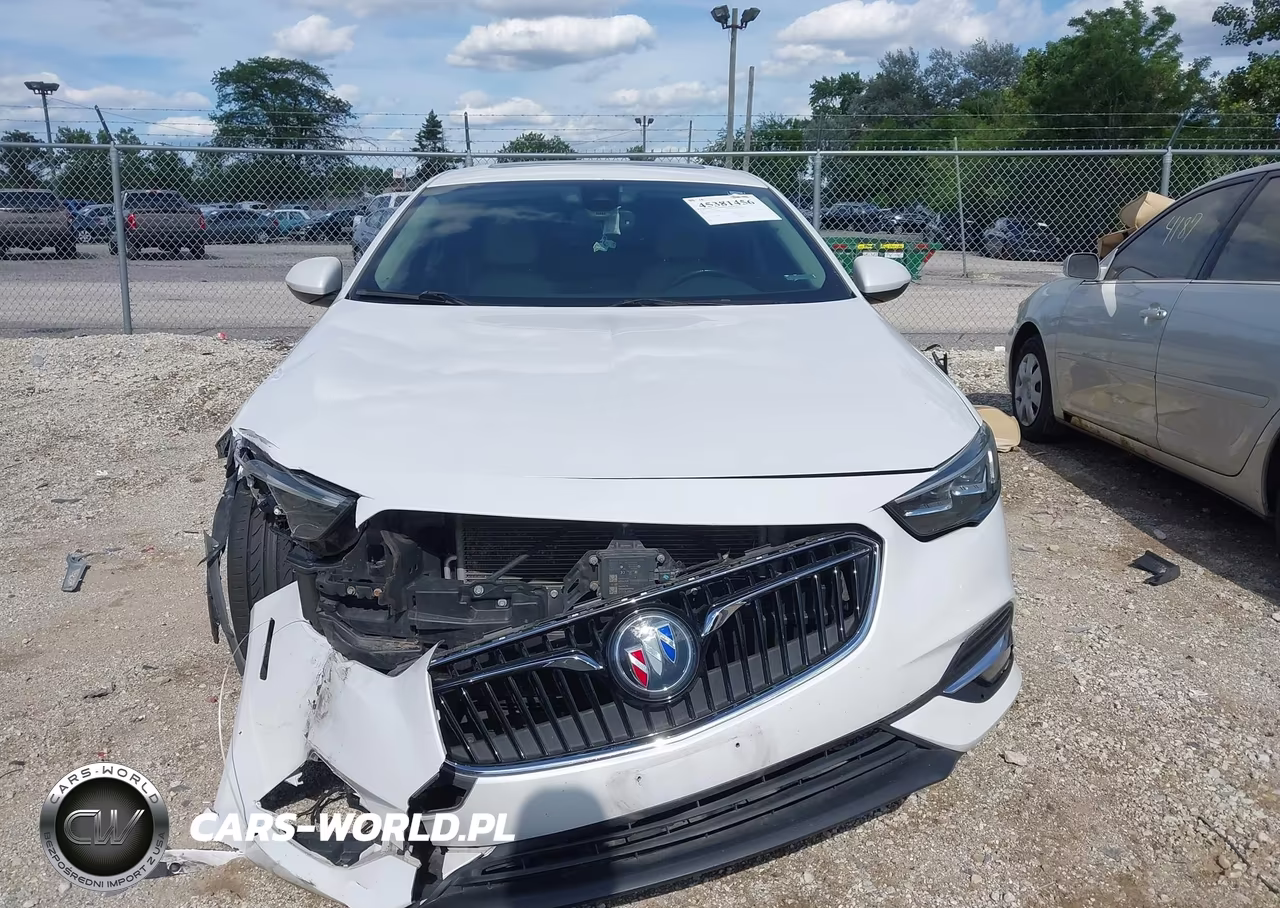 2018 Buick Regal Sportback Essence VIN:W04GP6SX5J1065780 - 12