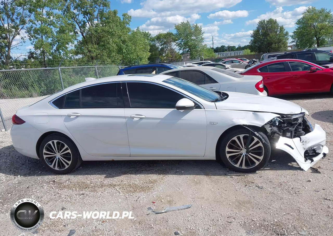 2018 Buick Regal Sportback Essence VIN:W04GP6SX5J1065780 - 13
