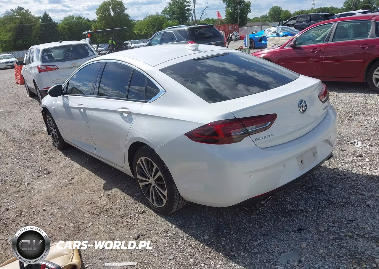 2018 Buick Regal Sportback Essence VIN:W04GP6SX5J1065780 - 3