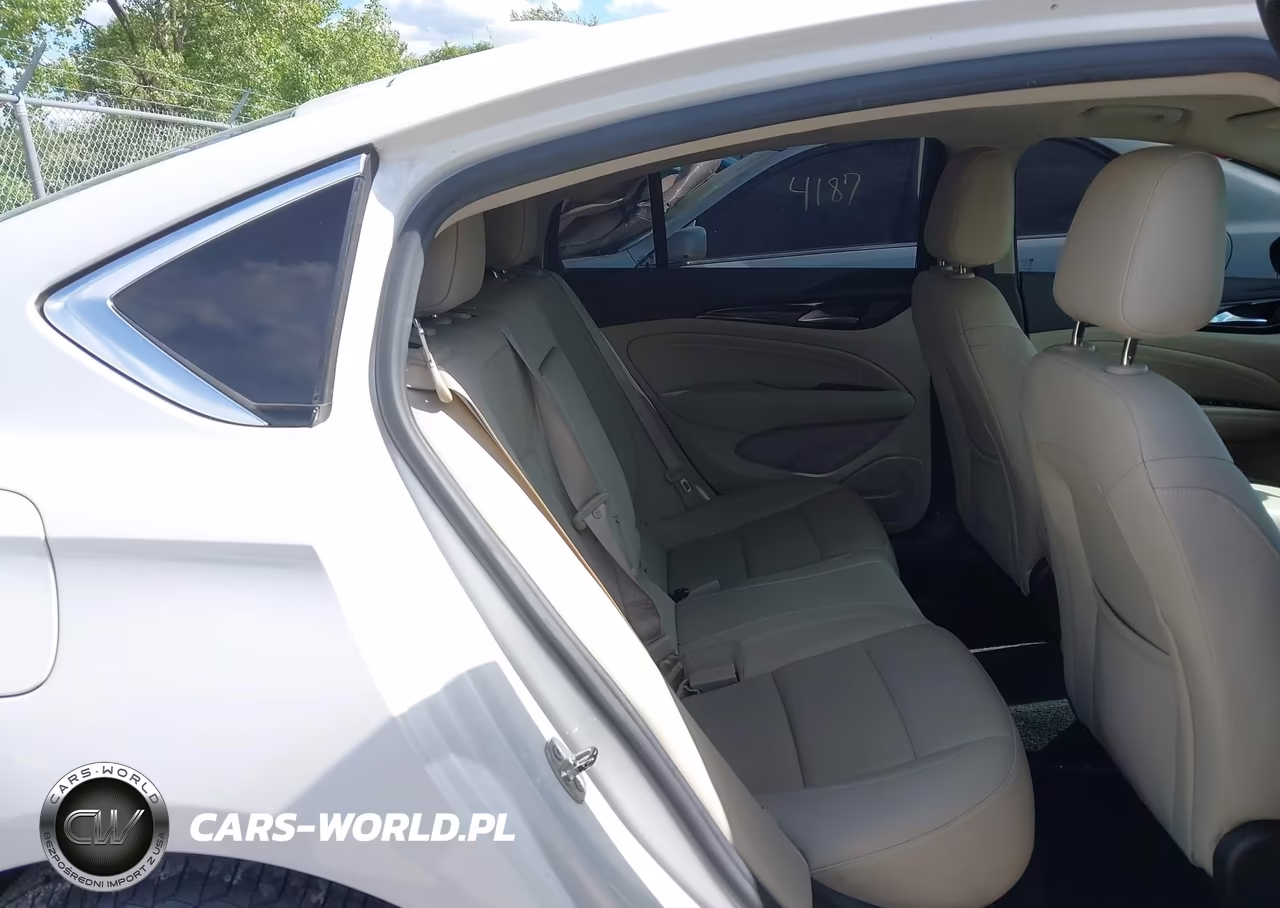 2018 Buick Regal Sportback Essence VIN:W04GP6SX5J1065780 - 8