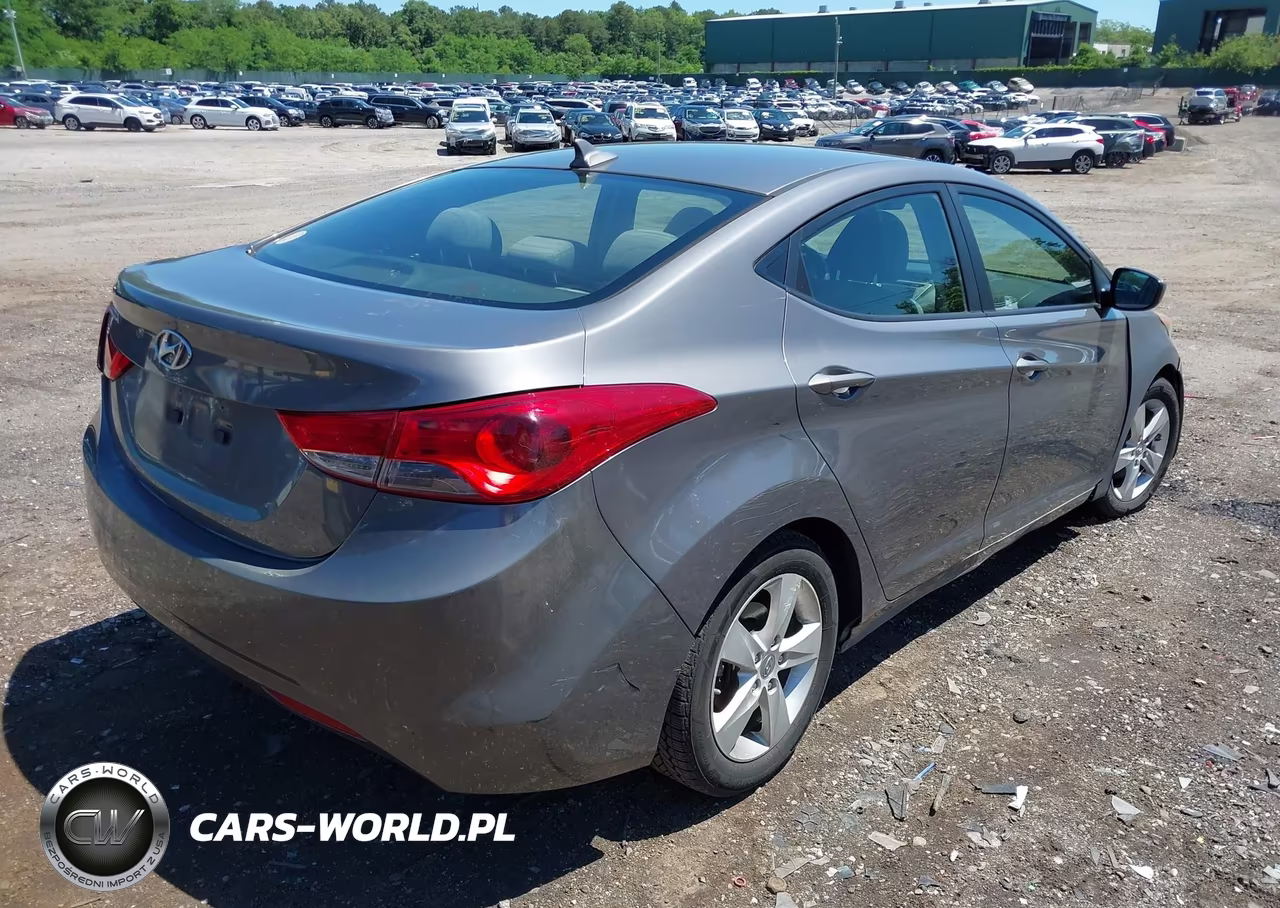 2011 Hyundai Elantra Gls VIN:5NPDH4AE1BH057535 - 4