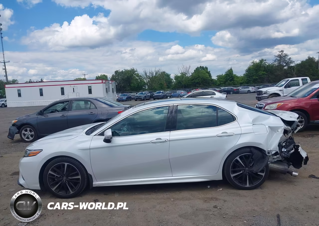 2018 Toyota Camry Xse VIN:4T1B61HK9JU086109 - 14