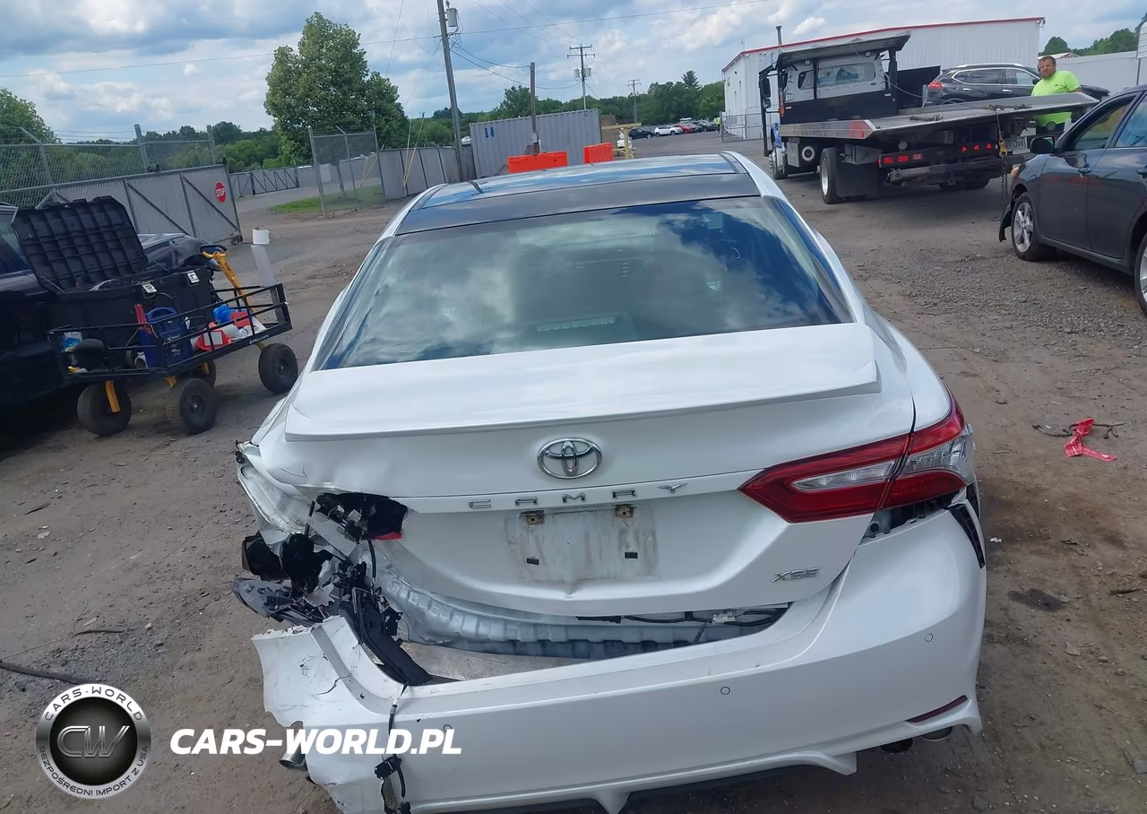 2018 Toyota Camry Xse VIN:4T1B61HK9JU086109 - 16