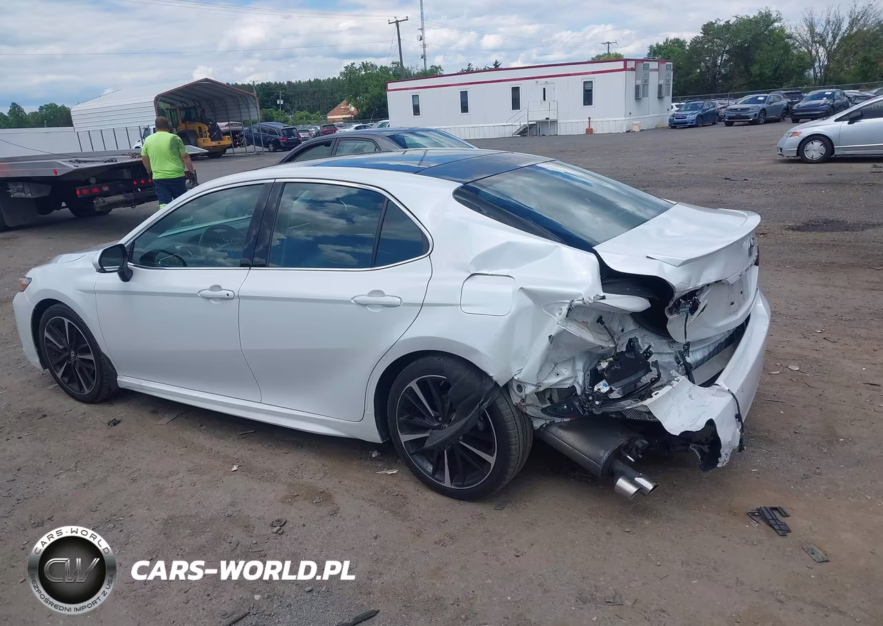 2018 Toyota Camry Xse VIN:4T1B61HK9JU086109 - 3