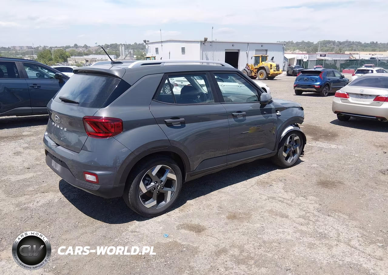 2025 Hyundai Venue Sel VIN:KMHRC8A38SU392674 - 4