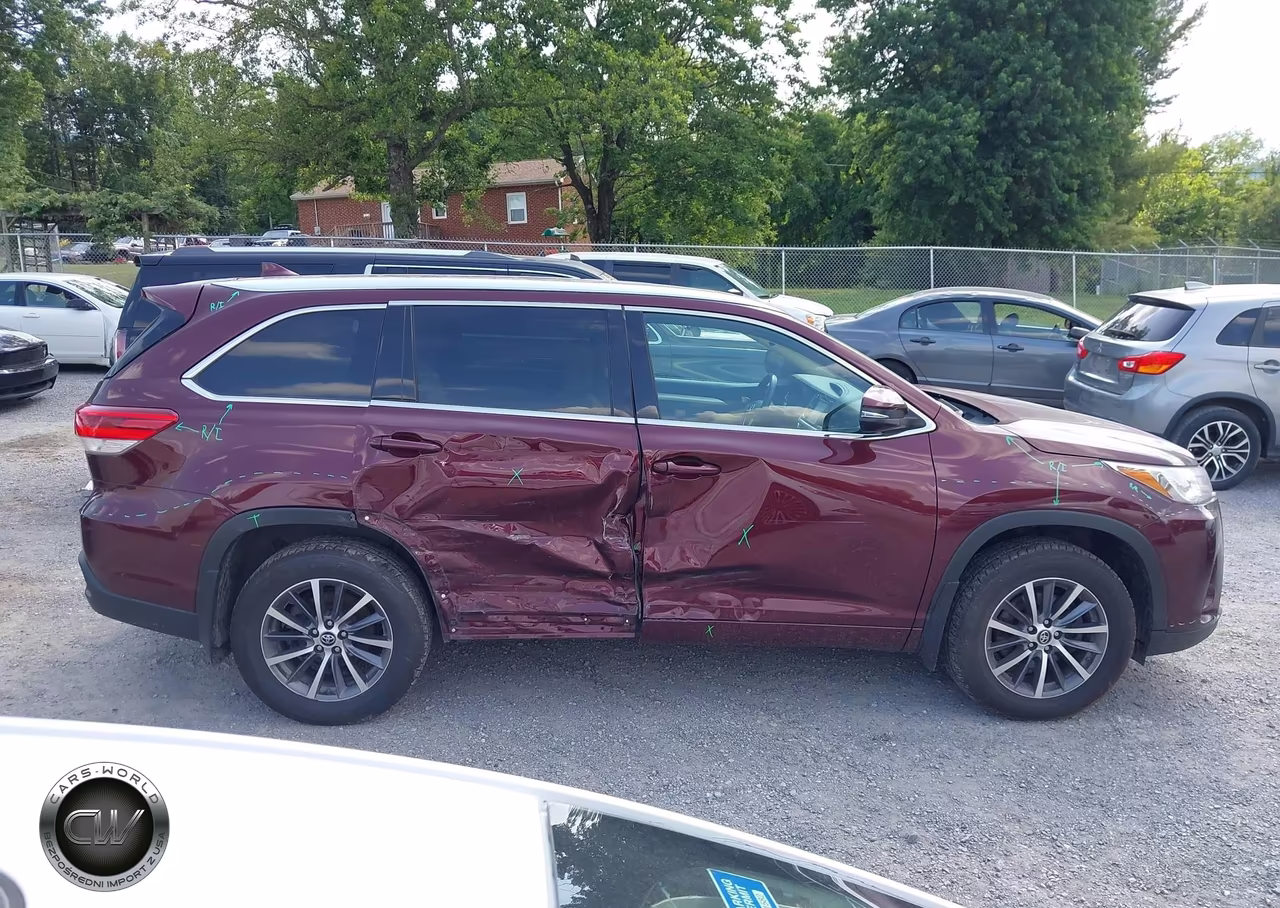 2018 Toyota Highlander Xle VIN:5TDJZRFH4JS882610 - 13