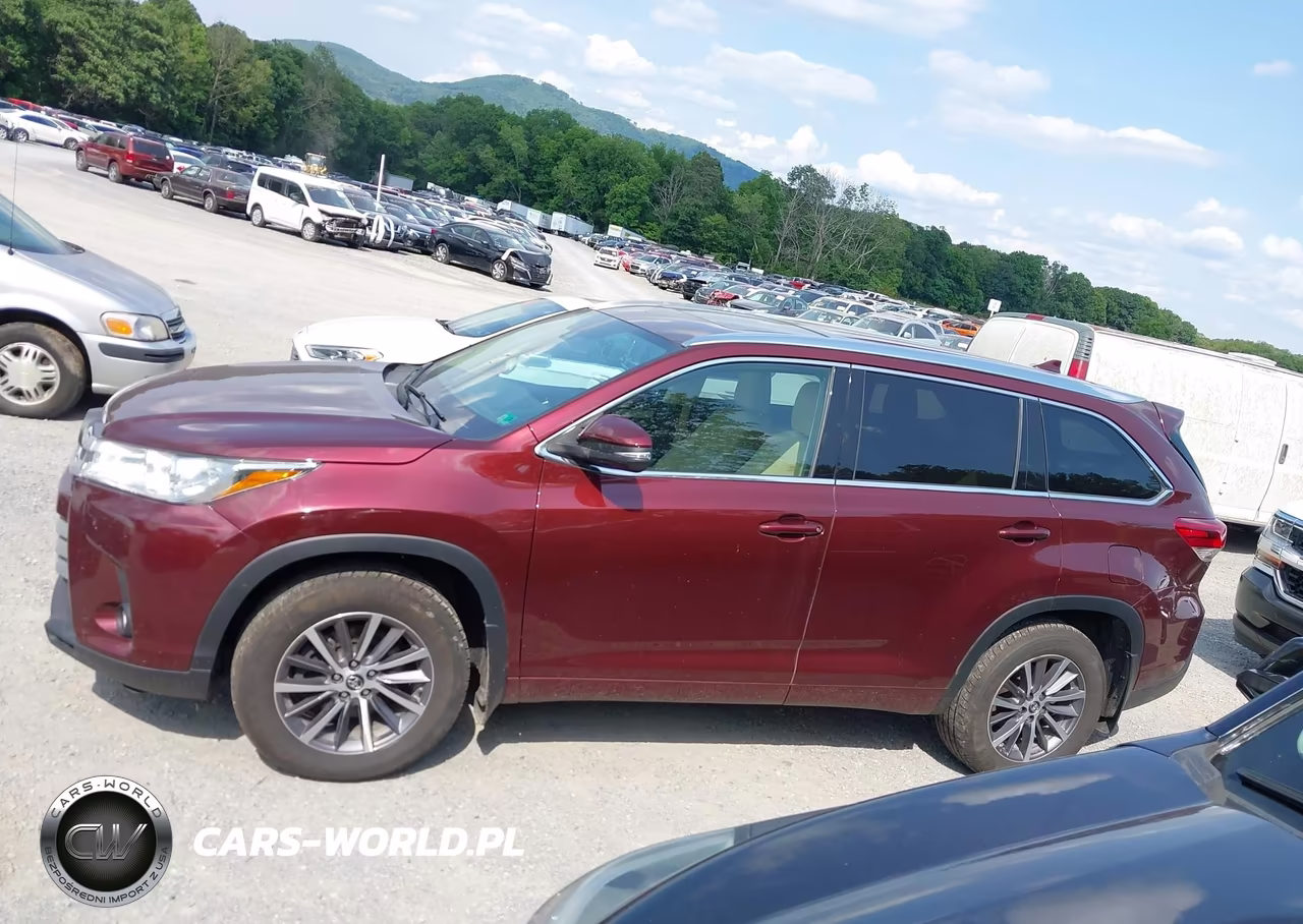2018 Toyota Highlander Xle VIN:5TDJZRFH4JS882610 - 14
