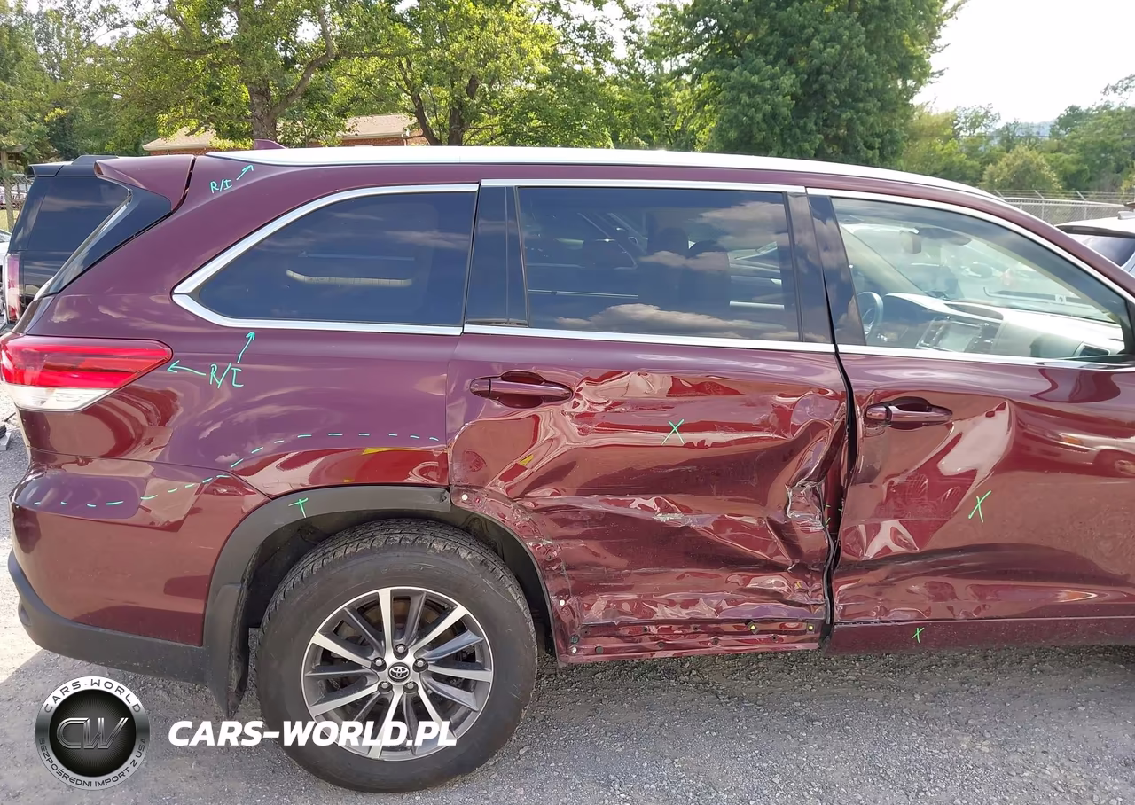 2018 Toyota Highlander Xle VIN:5TDJZRFH4JS882610 - 17