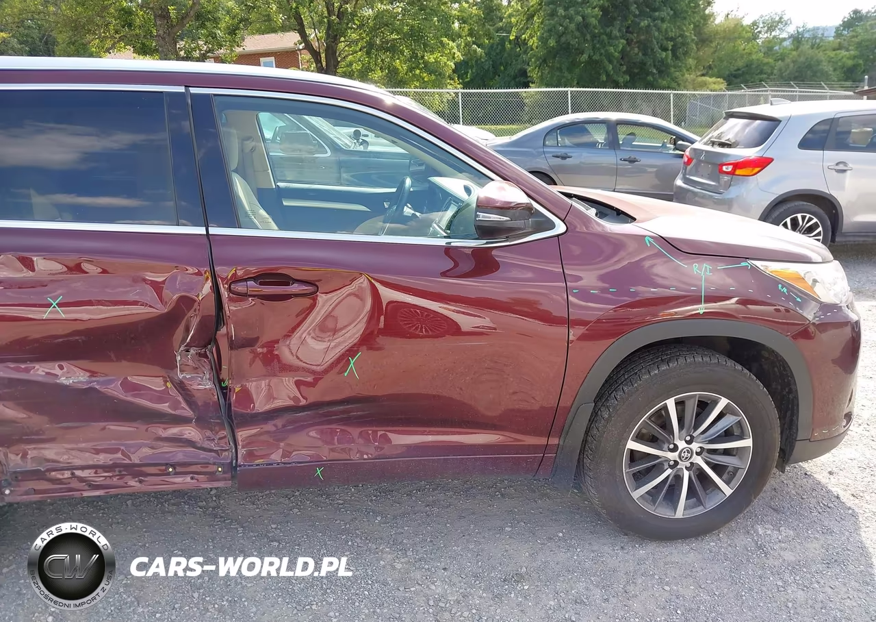 2018 Toyota Highlander Xle VIN:5TDJZRFH4JS882610 - 18