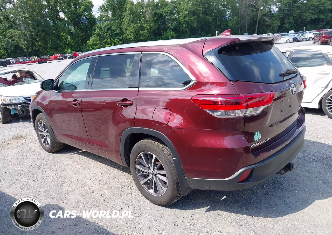 2018 Toyota Highlander Xle VIN:5TDJZRFH4JS882610 - 3