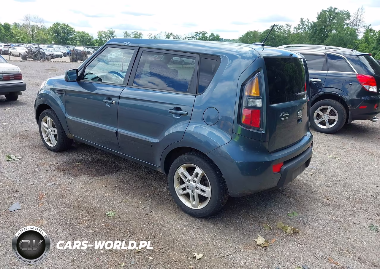 2011 Kia Soul + VIN:KNDJT2A28B7195704 - 3