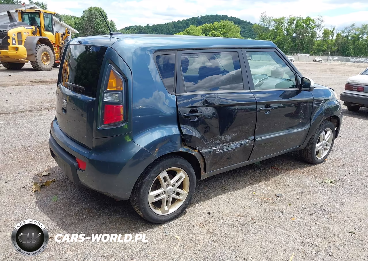 2011 Kia Soul + VIN:KNDJT2A28B7195704 - 4