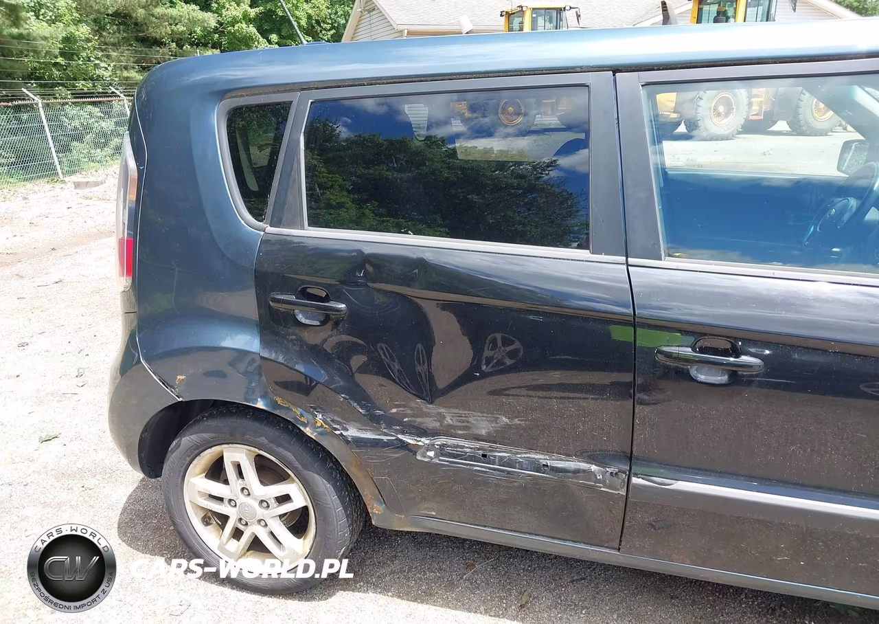 2011 Kia Soul + VIN:KNDJT2A28B7195704 - 6