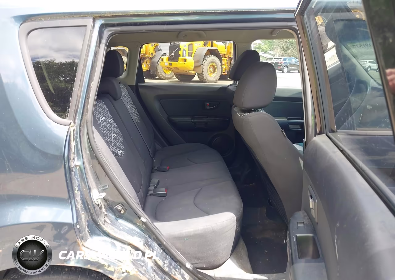2011 Kia Soul + VIN:KNDJT2A28B7195704 - 8