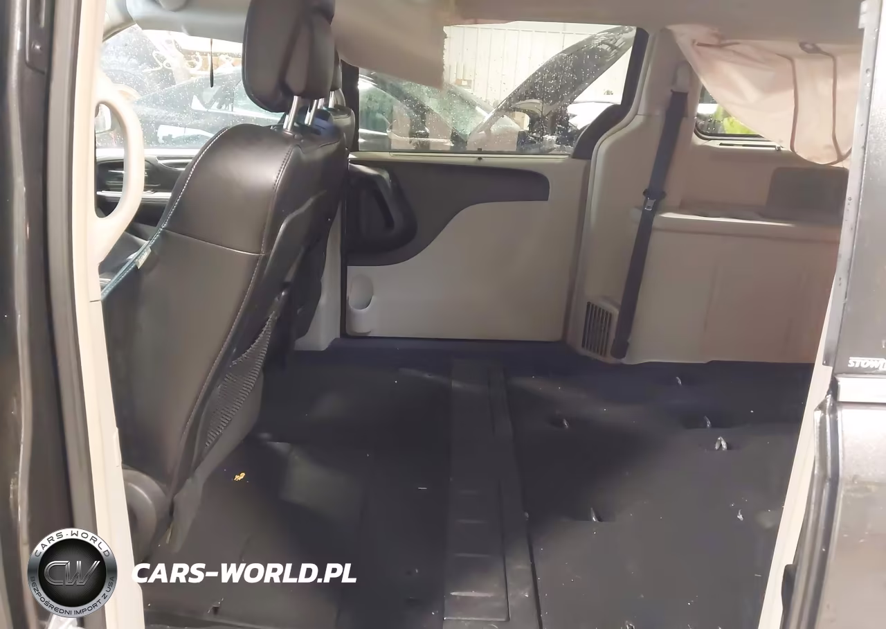 2014 Chrysler Town & Country Touring-L 30Th Anniversary VIN:2C4RC1CG1ER297287 - 8