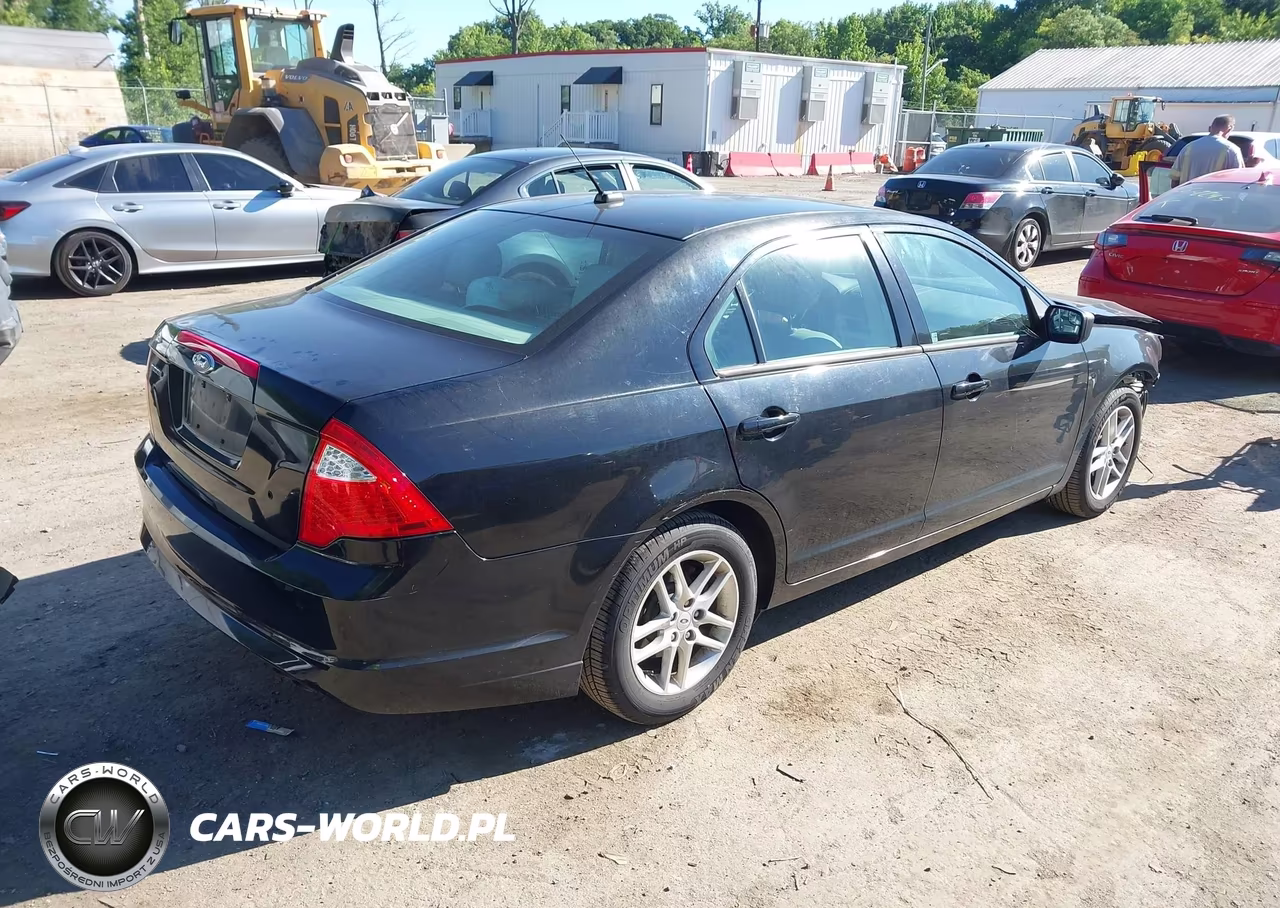 2012 Ford Fusion S VIN:3FAHP0GA1CR187594 - 4