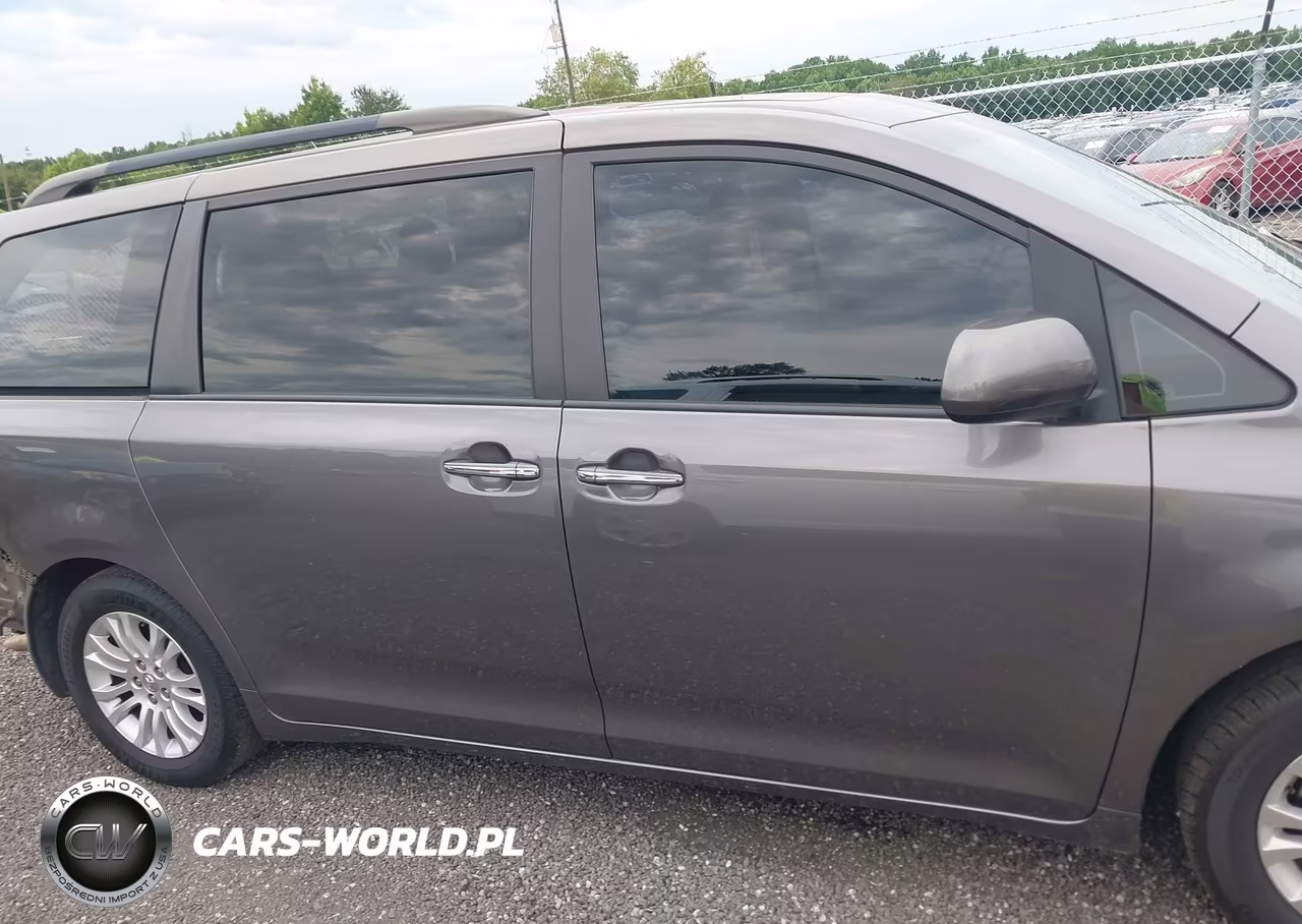2017 Toyota Sienna Xle 8 Passenger VIN:5TDYZ3DC2HS865639 - 13