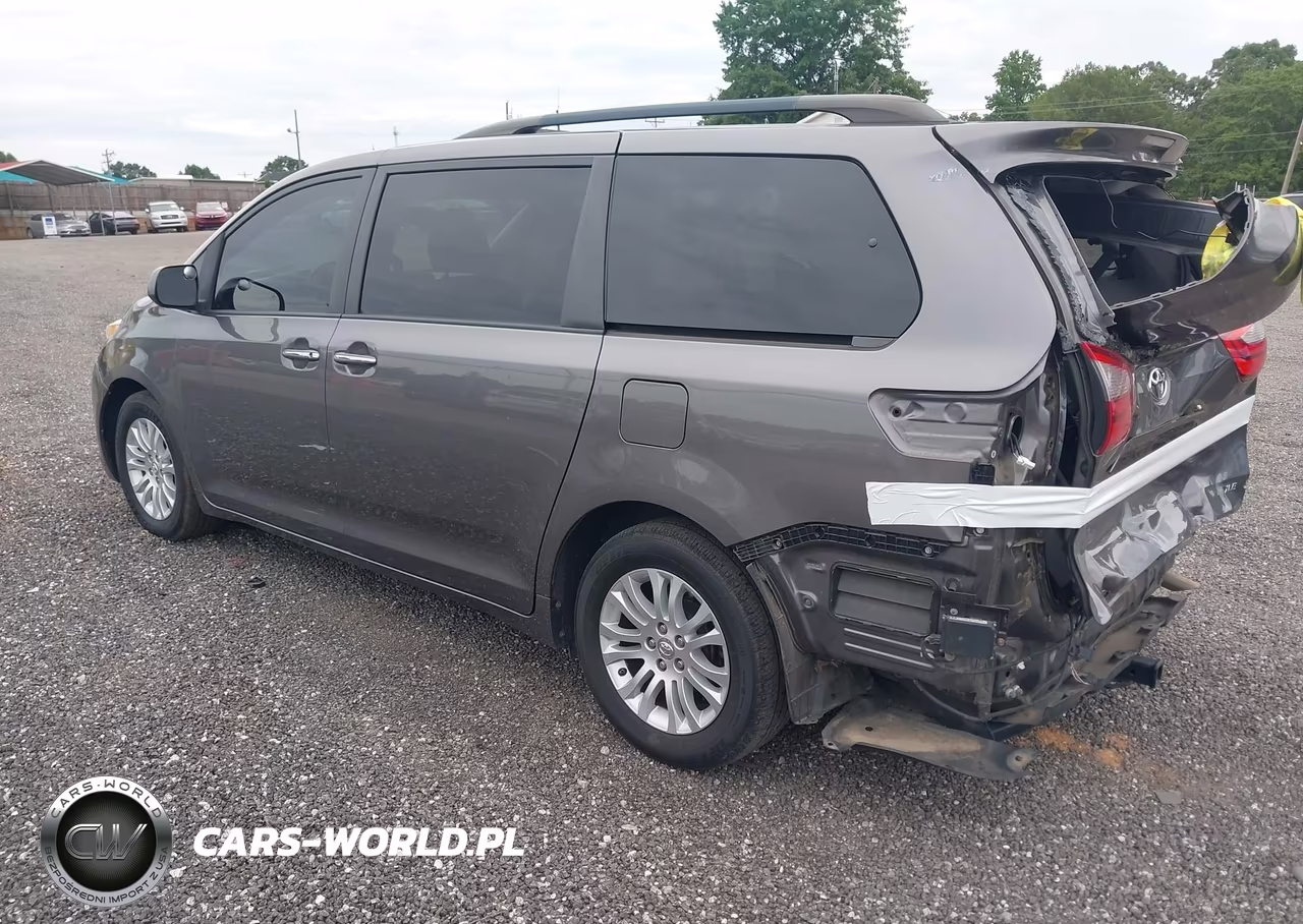 2017 Toyota Sienna Xle 8 Passenger VIN:5TDYZ3DC2HS865639 - 3