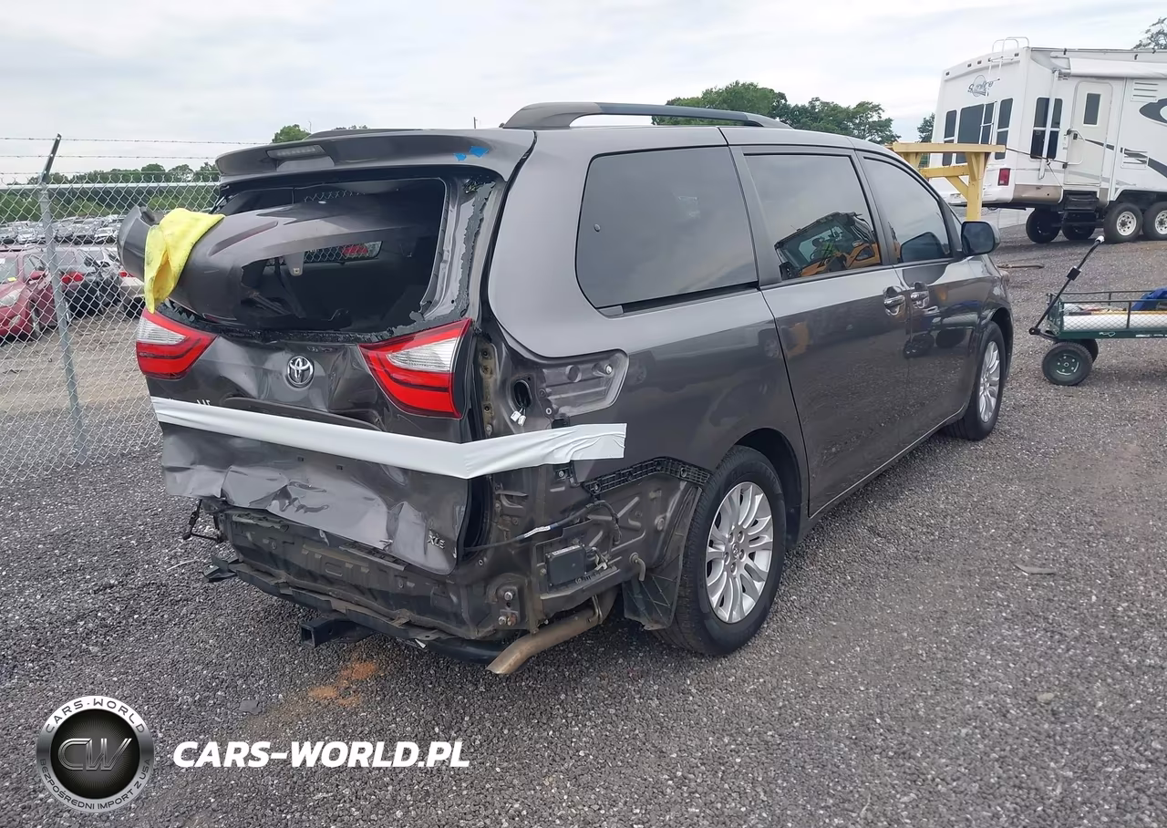 2017 Toyota Sienna Xle 8 Passenger VIN:5TDYZ3DC2HS865639 - 4