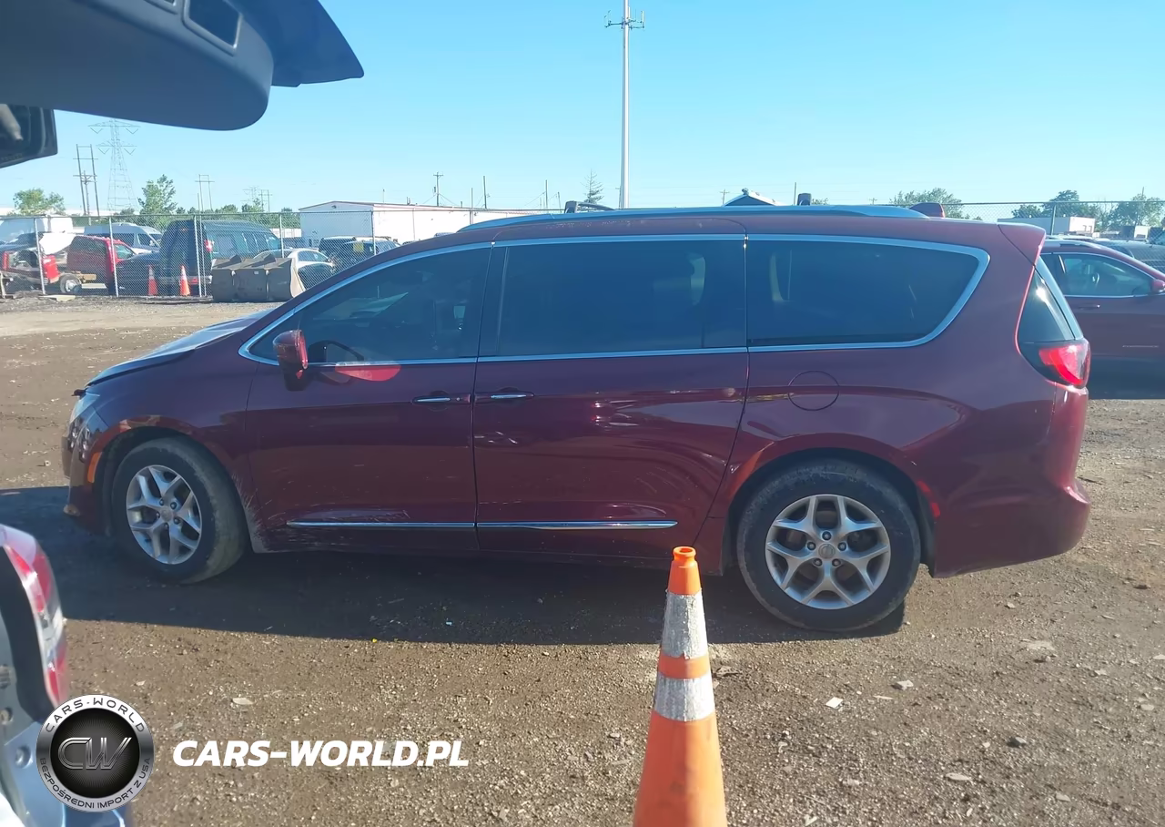 2018 Chrysler Pacifica Touring L VIN:2C4RC1BG6JR174712 - 14