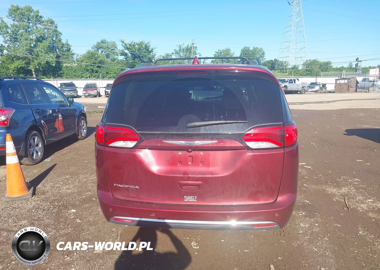 2018 Chrysler Pacifica Touring L VIN:2C4RC1BG6JR174712 - 16