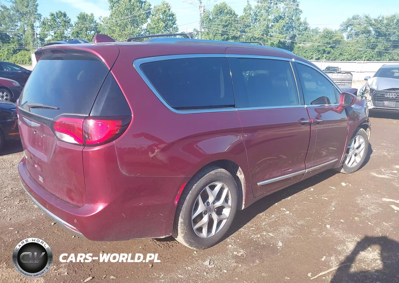 2018 Chrysler Pacifica Touring L VIN:2C4RC1BG6JR174712 - 4