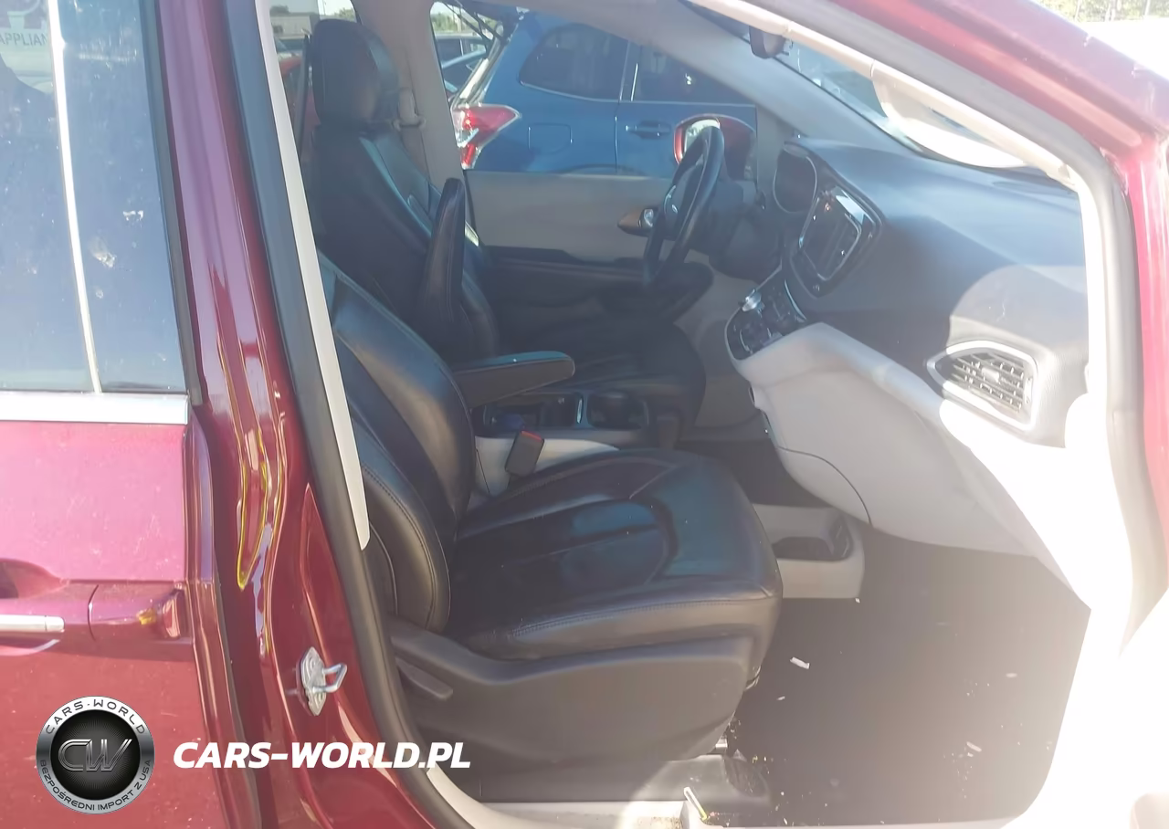 2018 Chrysler Pacifica Touring L VIN:2C4RC1BG6JR174712 - 5