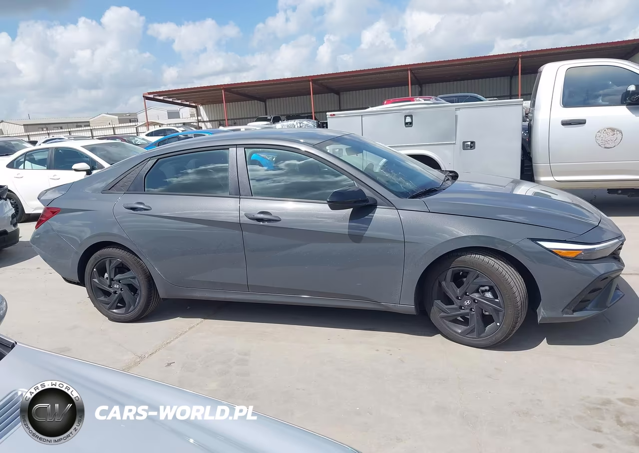2026 Hyundai Elantra Sel Sport VIN:KMHLM4DG7TU217411 - 14