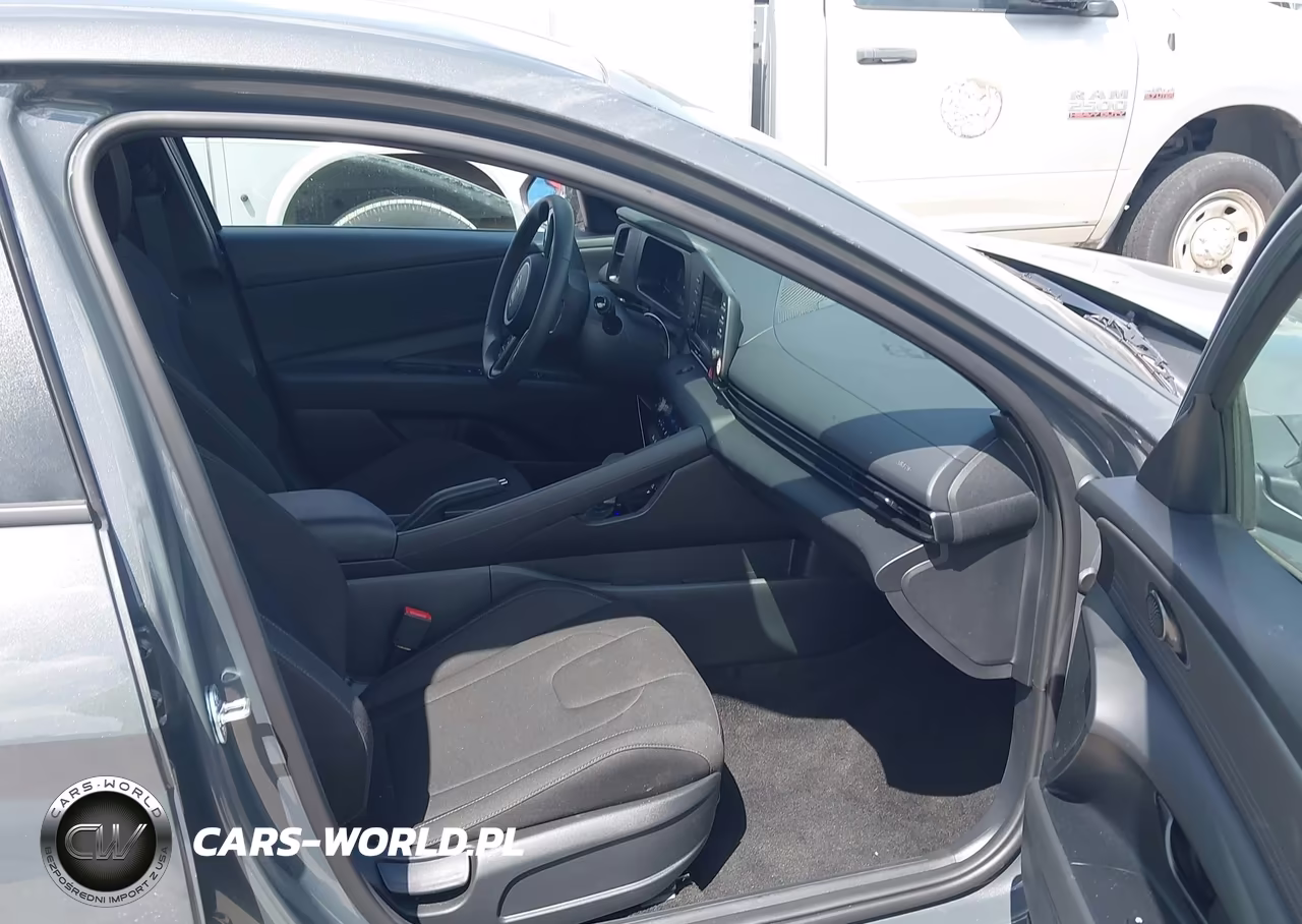 2026 Hyundai Elantra Sel Sport VIN:KMHLM4DG7TU217411 - 5