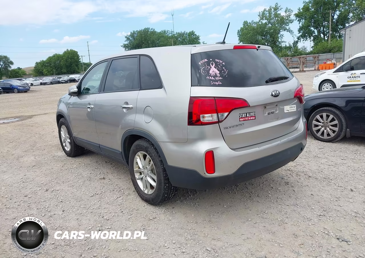 2015 Kia Sorento Lx VIN:5XYKTCA68FG557505 - 3