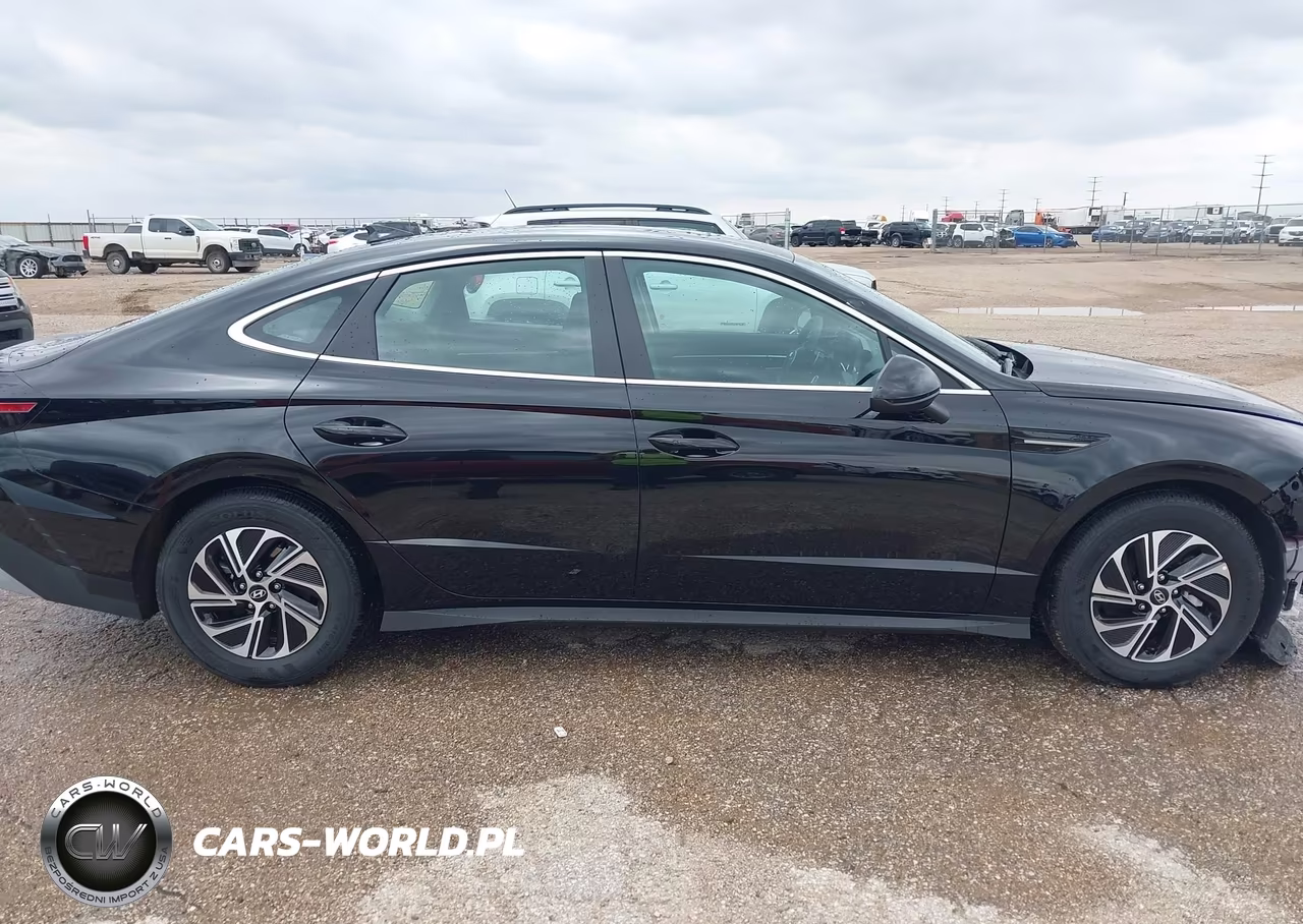 2026 Hyundai Sonata Hybrid Blue VIN:KMHL24JJ7TA152602 - 14