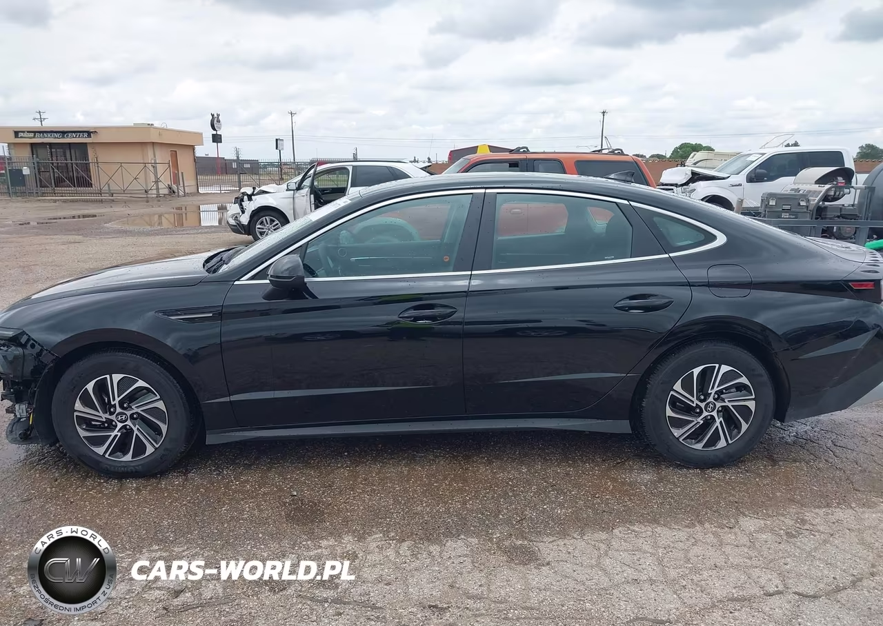 2026 Hyundai Sonata Hybrid Blue VIN:KMHL24JJ7TA152602 - 15